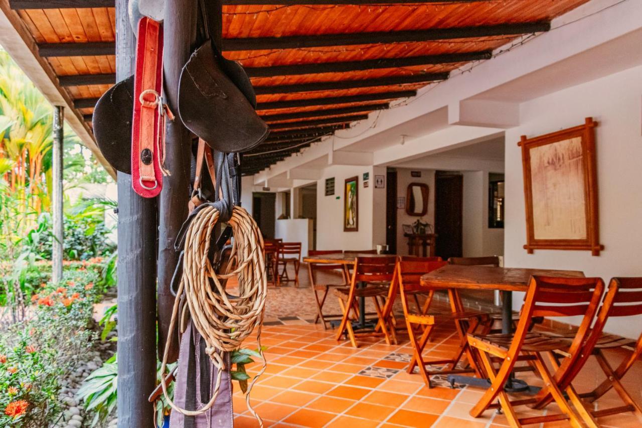 Hotel Casa Baquero El Cairo  ภายนอก รูปภาพ