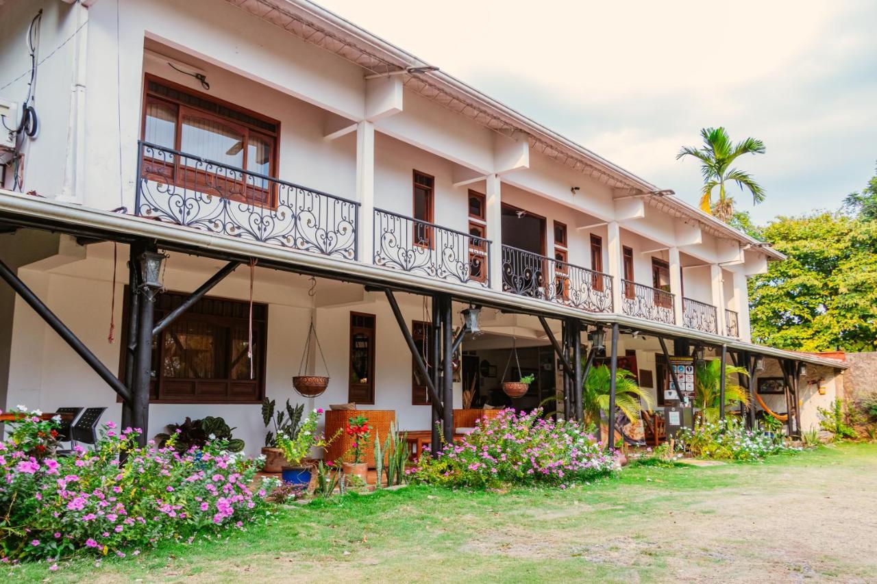 Hotel Casa Baquero El Cairo  ภายนอก รูปภาพ